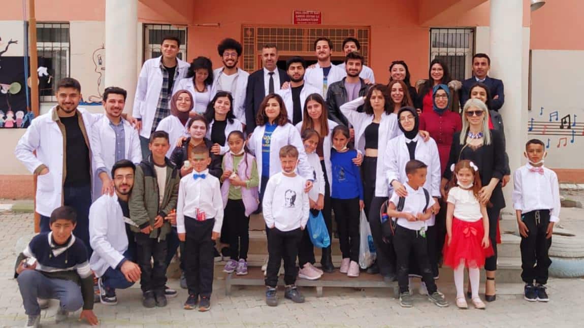 Yüzüncü Yıl Üniversitesi Diş Hekimliği  Fakültesi Öğrencilerinden Okulumuza Anlamlı Ziyaret